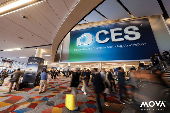 在CES现场我看见一台MOVA扫地机飞上了“二楼”(图1)