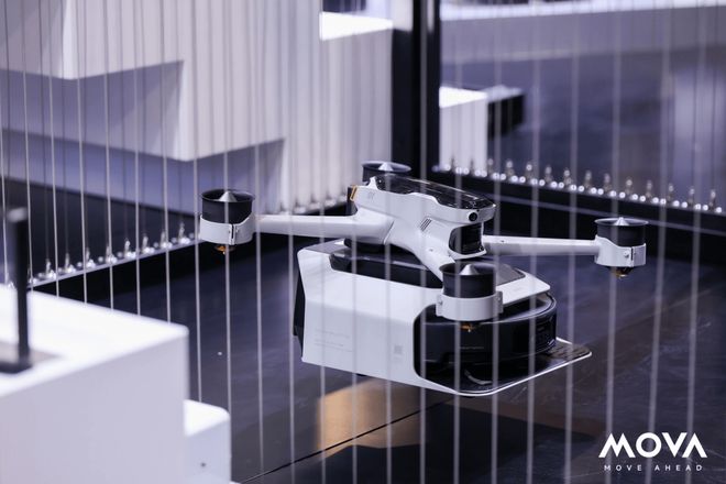 在CES现场我看见一台MOVA扫地机飞上了“二楼”(图3)