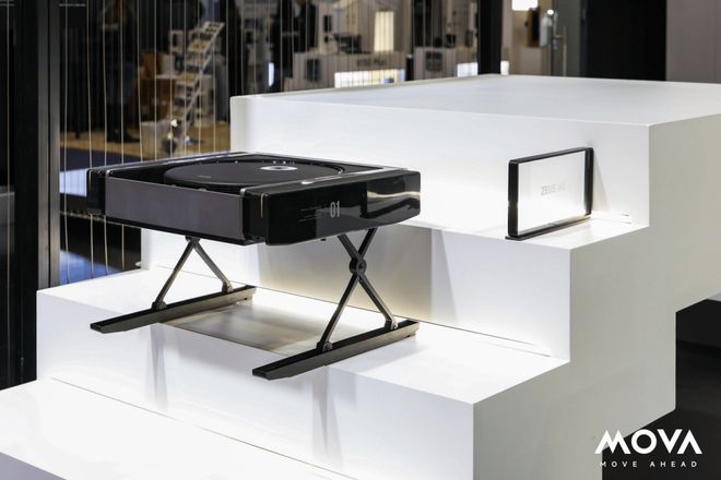 在CES现场我看见一台MOVA扫地机飞上了“二楼”(图4)